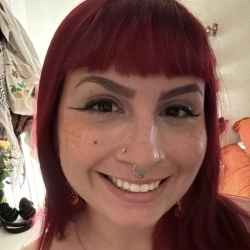 Kat Constantino (she/they/ella)